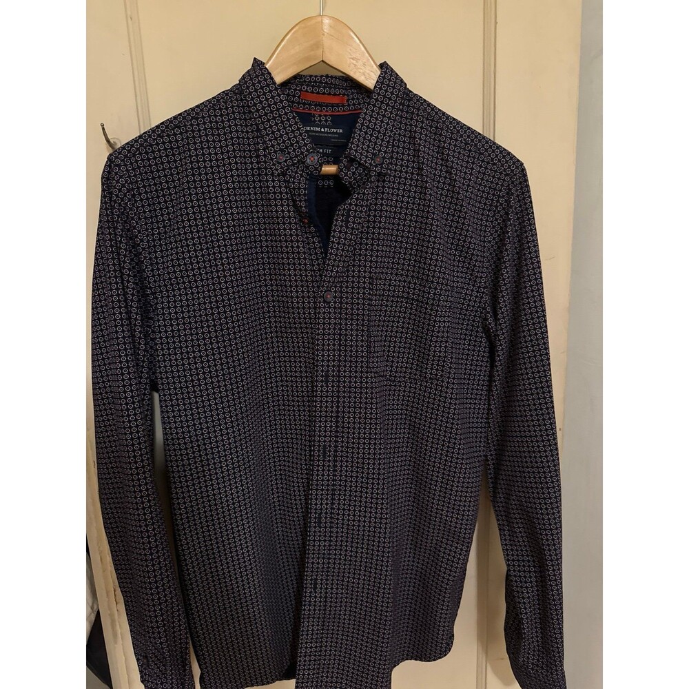 Brand new Denim & Flower button up shirt 100% cotton size Medium